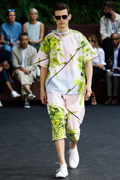 Look 7
